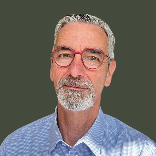 Frank Kaleck looking in the kamera